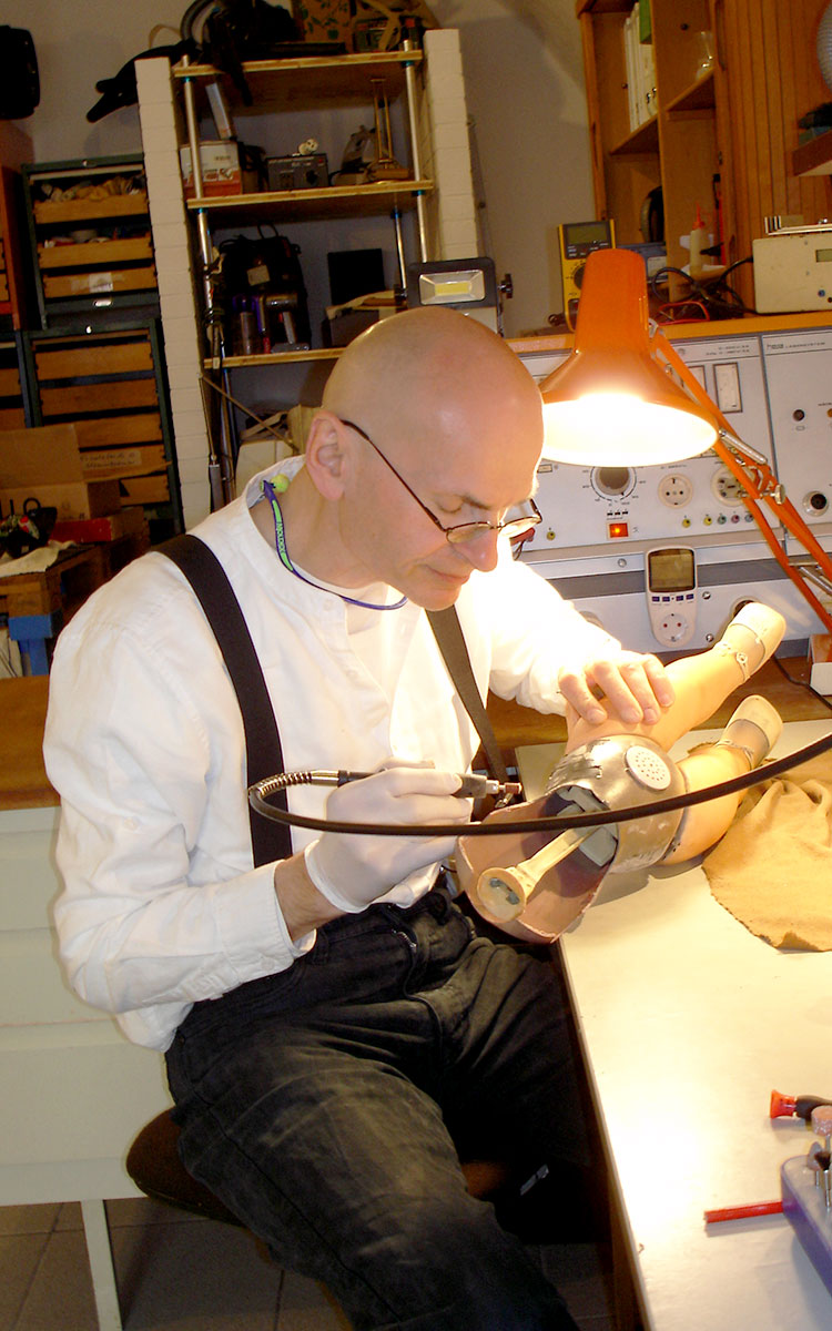 Walter Wiesmüller auf solarbetriebenen Elektro-Rikscha bei der Weltausstellung EXPO 2017 in Kasachstan